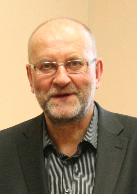 Jānis Zemļickis 
    bijušais Valmieras Valsts ģimnāzijas direktors, ģeogrāfijas skolotājs
     
       Foto: No personīgā arhīva